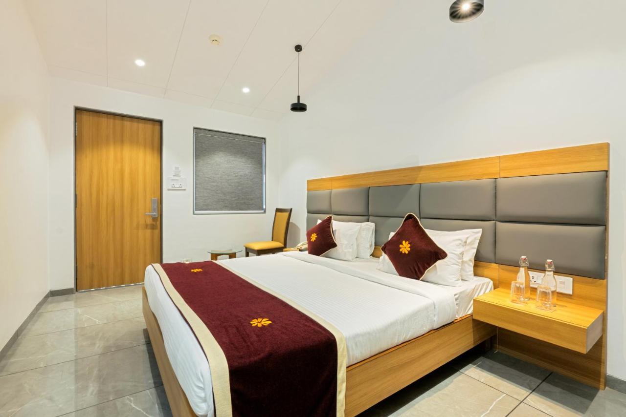 Gold Beach Villa Daman Luaran gambar